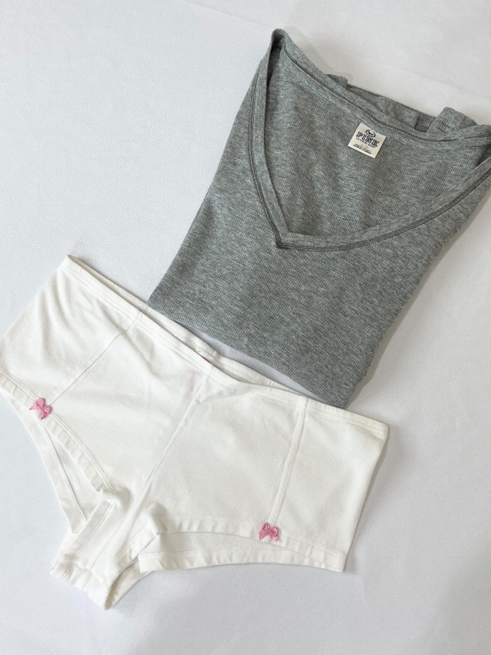PINK Victoria's Secret Long Sleeve V Neck Top & Boy Short Sz L